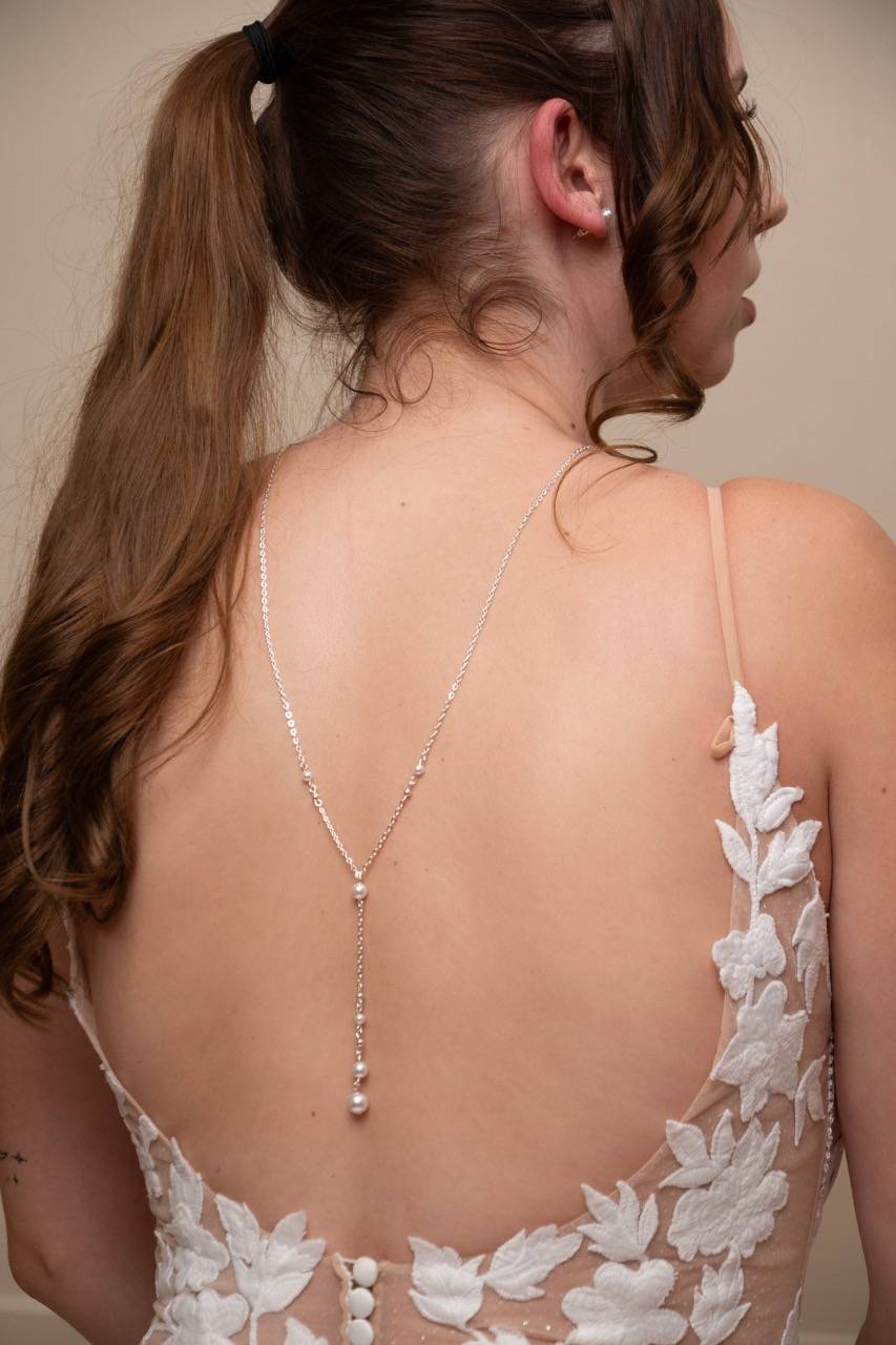 Charme multichaînes et perles : Parure de dos NS125420 