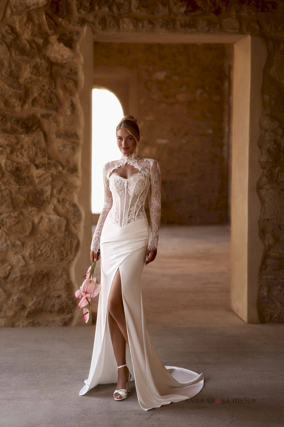 Devant de la robe de mariée sirène Remaris avec boléro