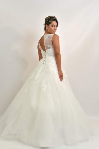 Acheter robe de mariée bijou perle voilage décolleté dos Agen