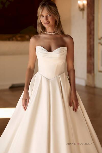 Yaroslava : robe de mariée minimaliste